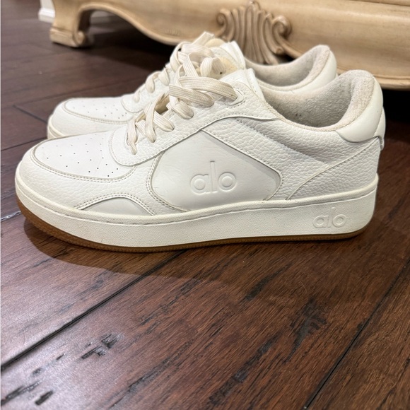 ALO Yoga Shoes - Alo Recovery Mode Sneaker white/gum 10W/8.5M